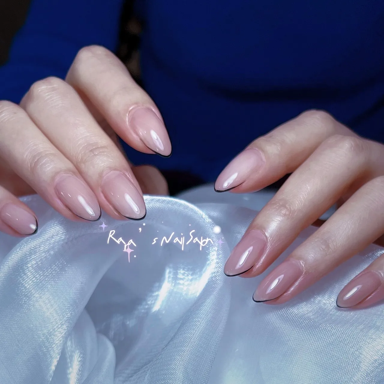 指先に黒ライン