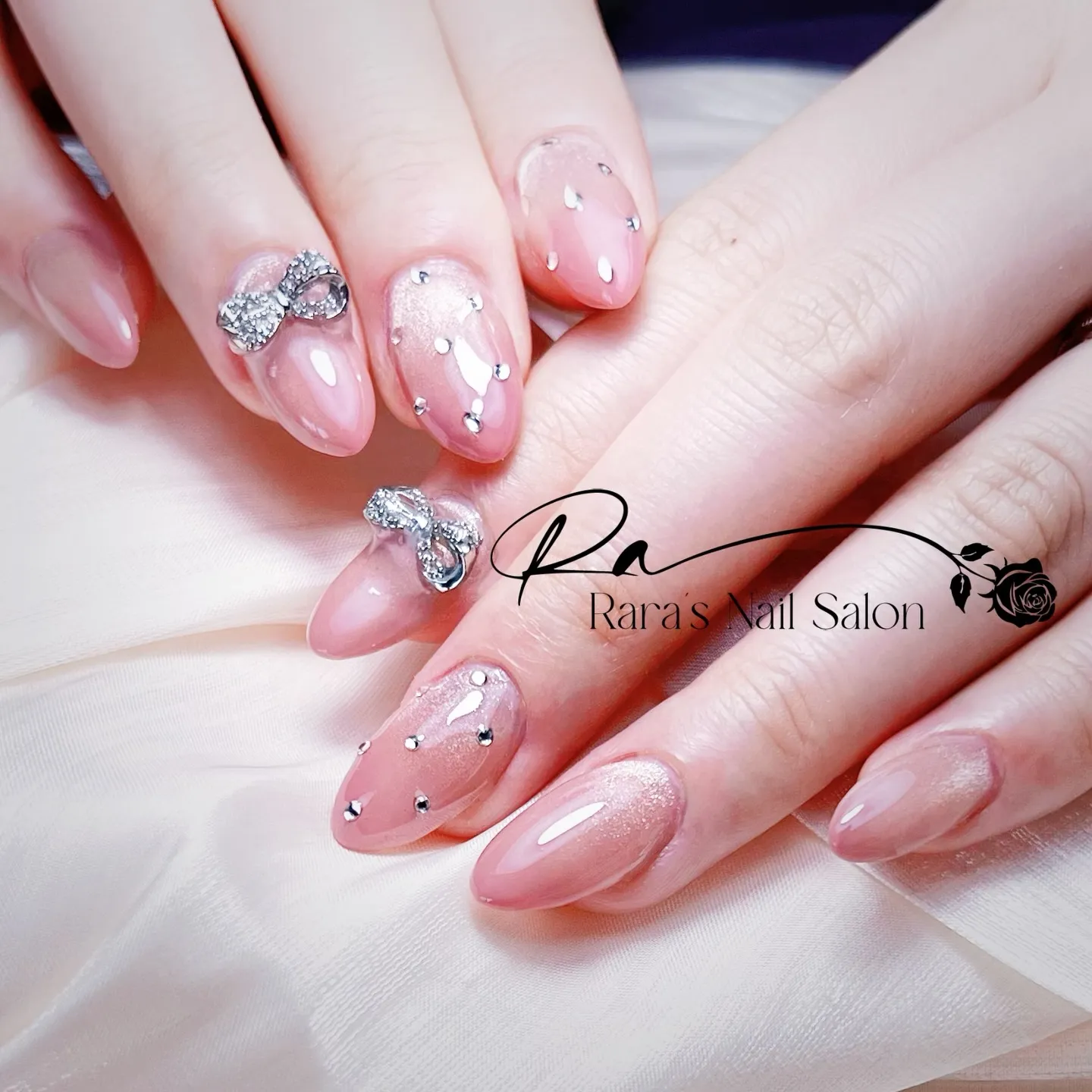 今季のトレンド、薄ベージュのマグネットカラーをベースに、柔ら...